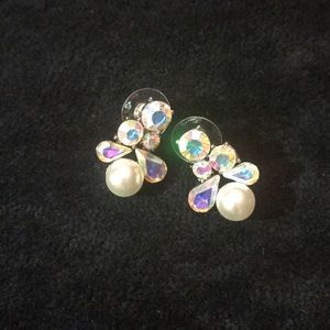 Pearl and borealis color stone